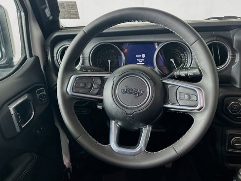 Used 2023 Jeep Wrangler Sahara image 17