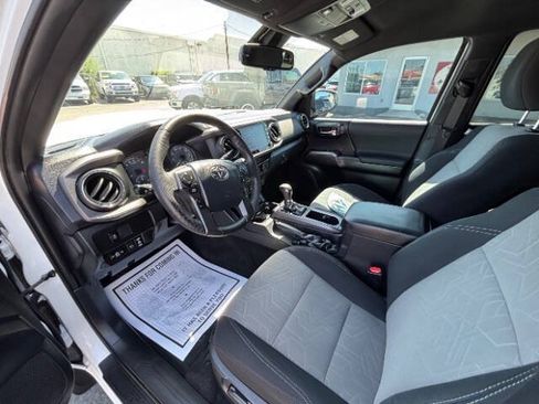 Used 2020 Toyota Tacoma TRD Sport w/ Technology Package RWD image 13