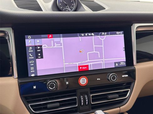 Certified 2026 Porsche Macan AWD/4WD image 22