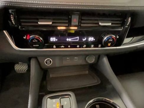 Used 2023 Nissan Rogue SL AWD/4WD image 31