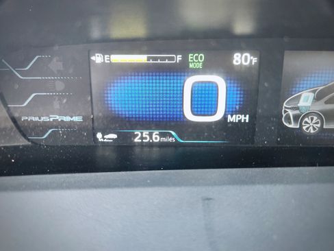 Used 2017 Toyota Prius Prime Advanced w/ Carpet Mat Package FWD image 29