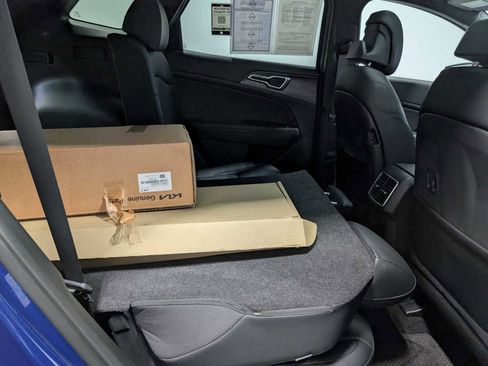 Used 2025 Kia Sportage X-Line w/ Premium Package image 38