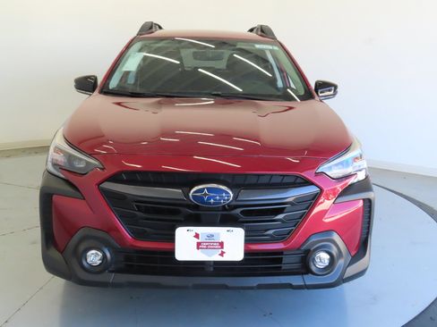 Used 2025 Subaru Outback Premium AWD/4WD image 9