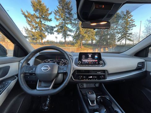 Used 2025 Nissan Rogue SV image 35