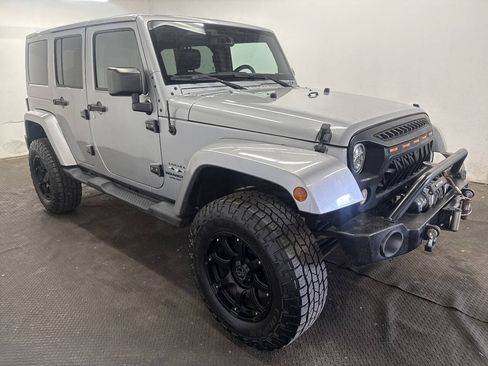 Used 2015 Jeep Wrangler Unlimited Sahara w/ Dual Top Group AWD/4WD image 2