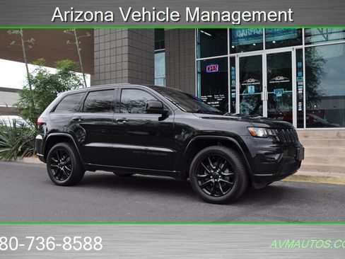 Used 2017 Jeep Grand Cherokee Altitude RWD image 14