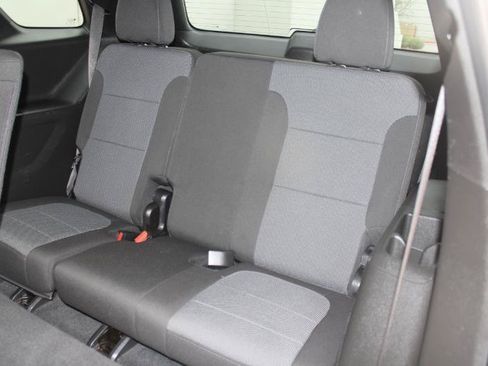 Used 2023 Chevrolet Traverse LT FWD image 13