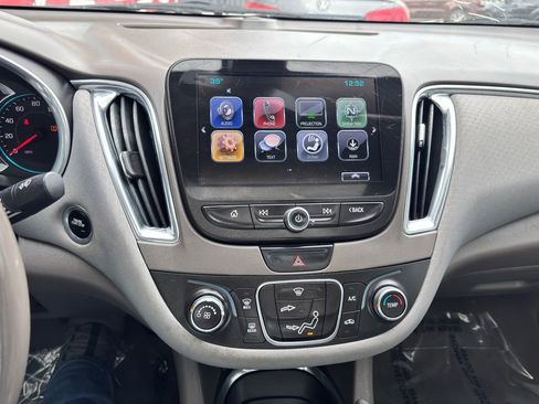 Used 2018 Chevrolet Malibu LT image 33