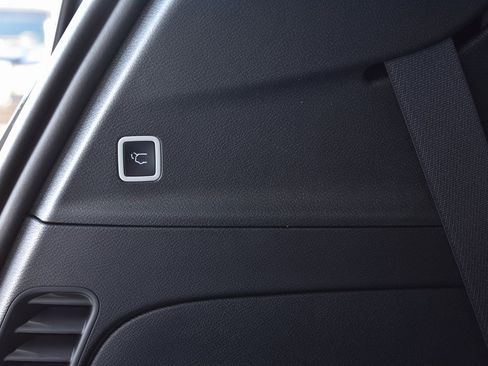 New 2026 Chrysler Pacifica Limited image 32