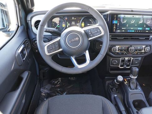 Certified 2025 Jeep Wrangler Unlimited Sahara w/ Safety Group image 19