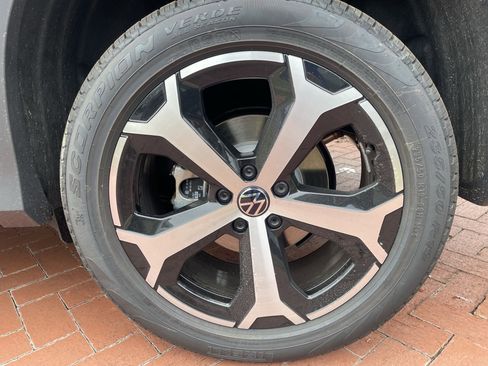 New 2026 Volkswagen Tiguan SE image 8