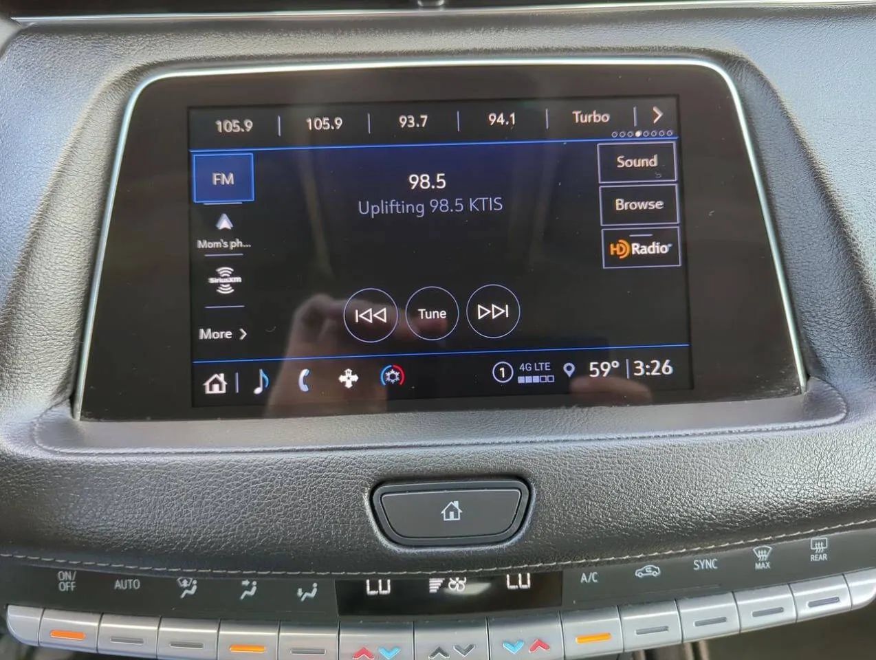 Used 2023 Cadillac XT4 Luxury w/ Cold Weather Package AWD/4WD image 15