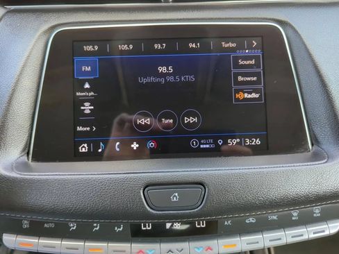 Used 2023 Cadillac XT4 Luxury w/ Cold Weather Package AWD/4WD image 15