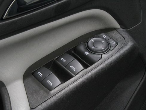 Used 2023 Chevrolet Equinox LT w/ LPO, Floor Liner Package image 4