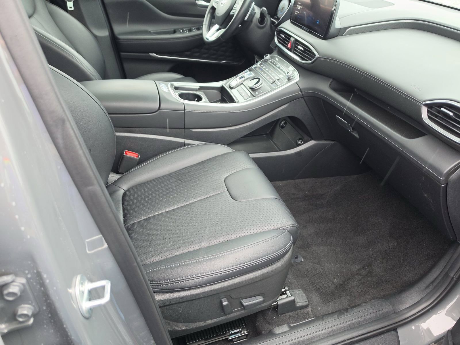 Used 2023 Hyundai Santa Fe SEL w/ Premium Package FWD image 4