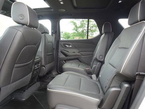 Used 2023 Chevrolet Traverse Premier w/ Redline Edition FWD image 18