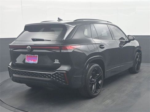 Used 2026 Volkswagen Tiguan SE R-Line image 7