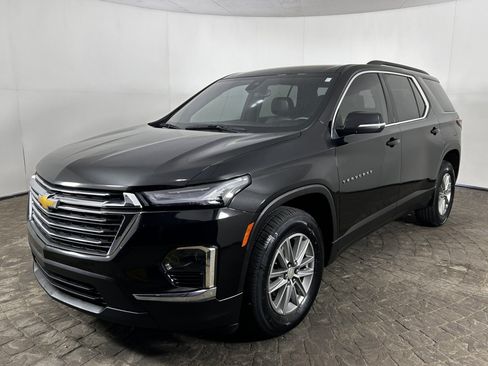 Used 2023 Chevrolet Traverse LT FWD image 3