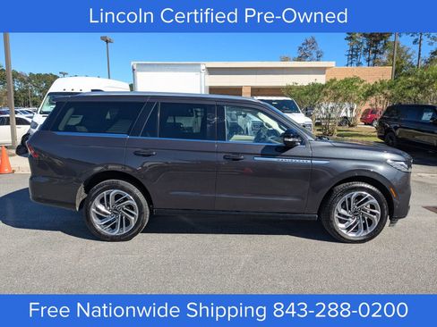 Certified 2025 Lincoln Navigator Reserve image 3