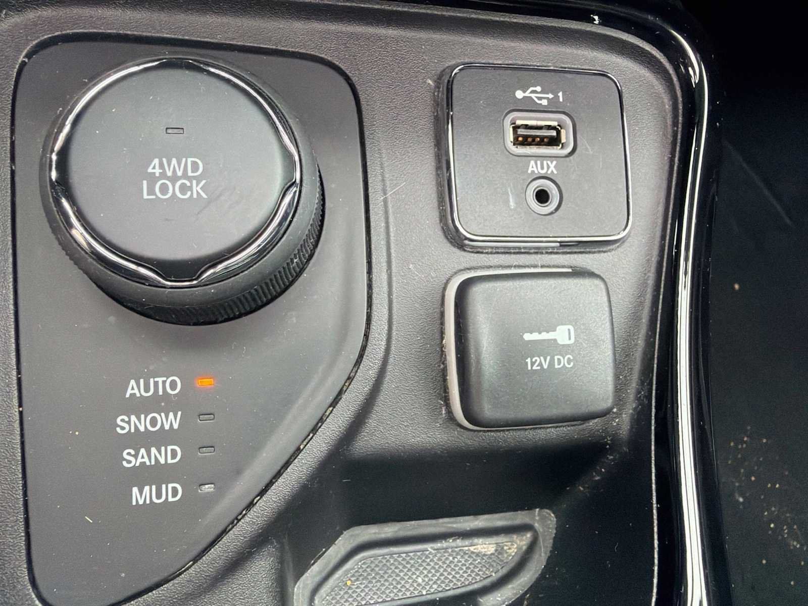 Used 2020 Jeep Compass Limited w/ Luxury Seat Group AWD/4WD image 27