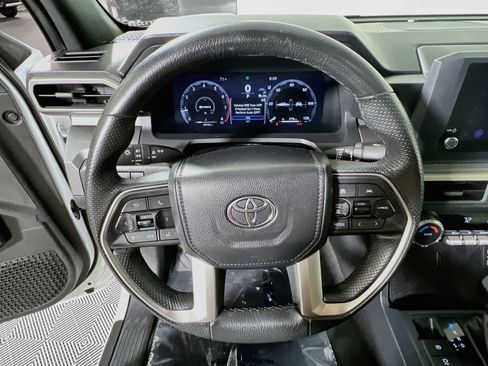 Used 2024 Toyota Tacoma TRD Off-Road AWD/4WD image 10