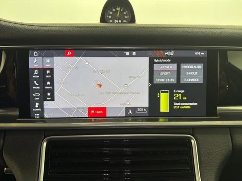 Used 2018 Porsche Panamera 4 image 32