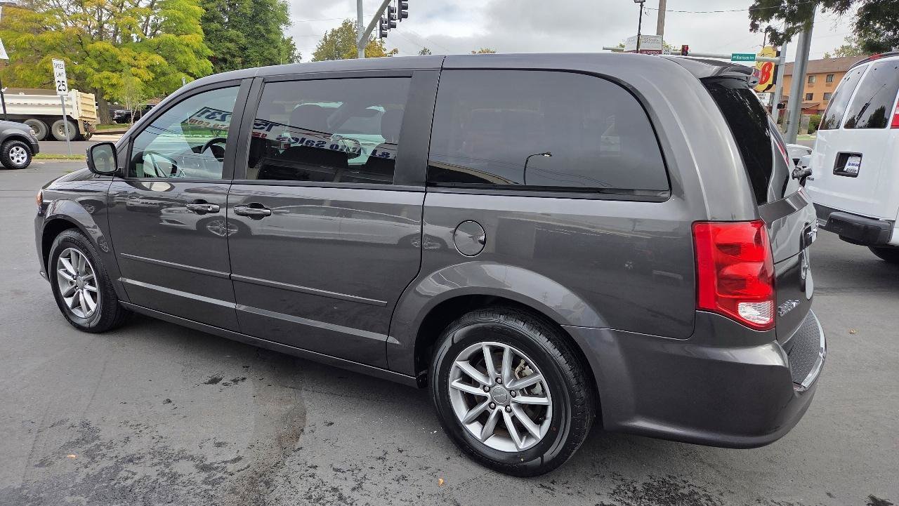 Used 2016 Dodge Grand Caravan SE FWD image 12