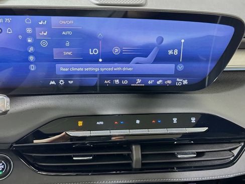 Used 2025 Buick Enclave Avenir AWD/4WD image 14