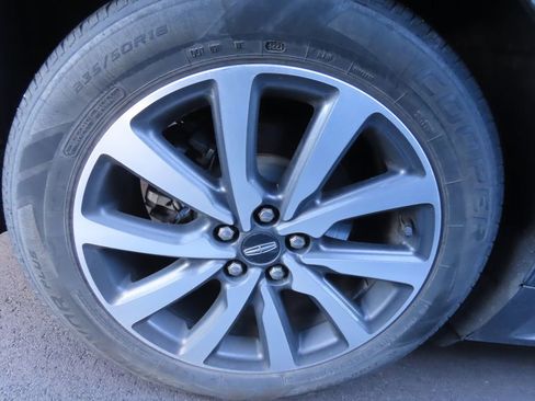 Used 2017 Lincoln Continental Premiere image 17