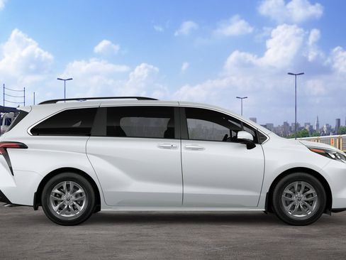 New 2026 Toyota Sienna XLE FWD image 12