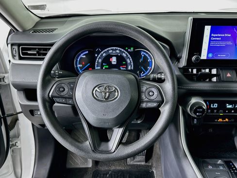 Used 2025 Toyota RAV4 XLE AWD/4WD image 18