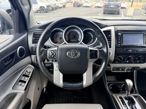 Used 2014 Toyota Tacoma 4x4 Double Cab w/ Limited Package image 10