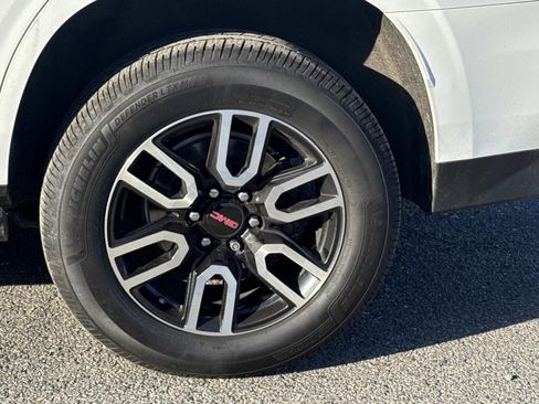 Used 2022 GMC Yukon AT4 image 3
