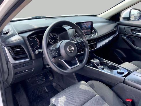Used 2024 Nissan Rogue SV AWD/4WD image 16