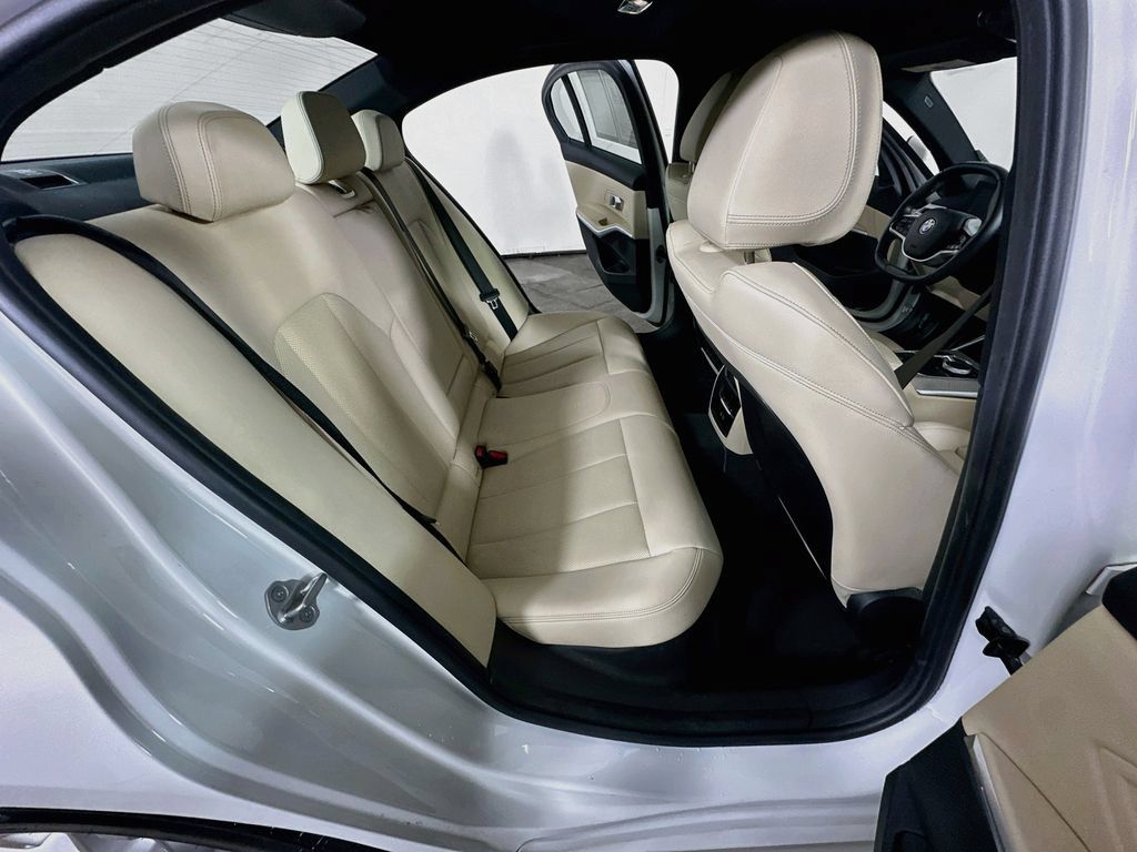 Used 2025 BMW 330i Sedan RWD image 12