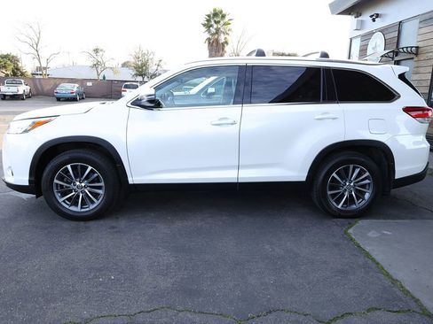 Used 2019 Toyota Highlander XLE image 7