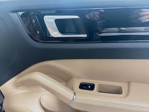 Used 2020 Porsche Cayenne Base image 29