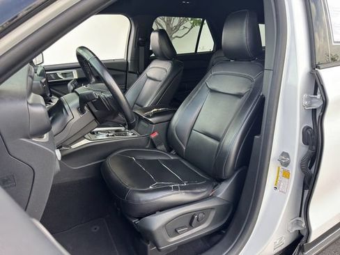 Used 2020 Ford Explorer XLT w/ Equipment Group 202A AWD/4WD image 9