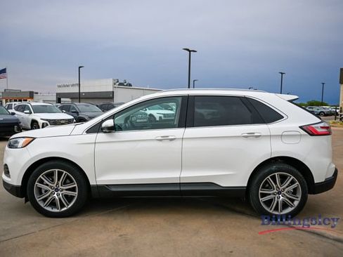 Used 2022 Ford Edge Titanium w/ Equipment Group 301A AWD/4WD image 2