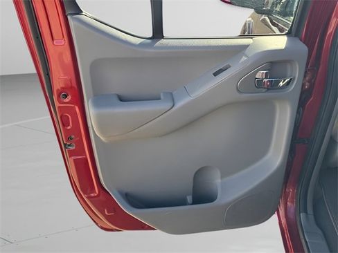 Used 2021 Nissan Frontier SV image 17