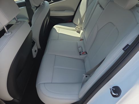 Used 2025 Genesis G70 2.5T RWD image 7