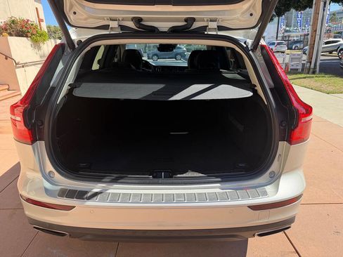 Used 2020 Volvo V60 T5 Cross Country w/ Protection Package Premier image 9