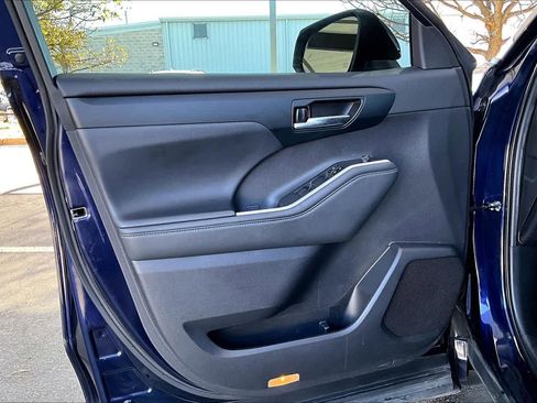 Used 2023 Toyota Highlander XLE image 21