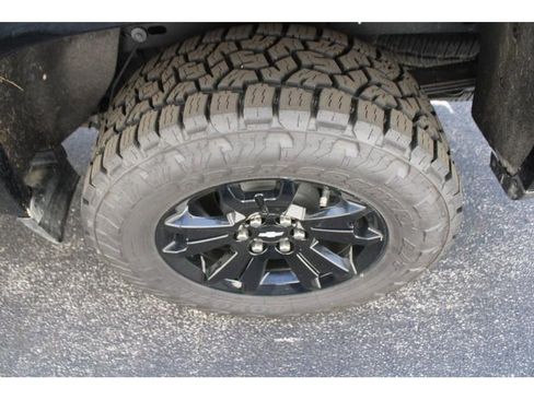 Used 2022 Chevrolet Colorado Z71 w/ Z71 Midnight Edition AWD/4WD image 9