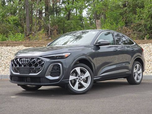 Used 2025 Audi Q5 Premium Plus w/ Premium Plus AWD/4WD image 2