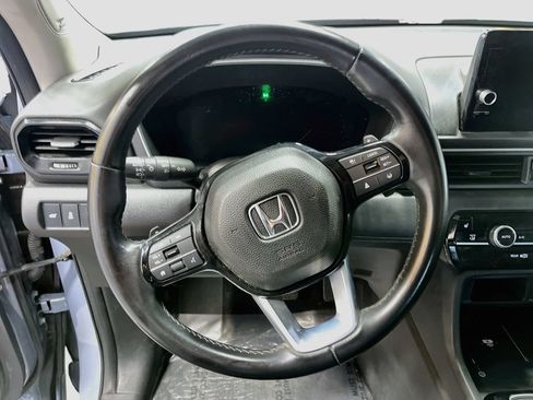 Used 2024 Honda Pilot Touring image 11