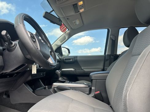 Used 2017 Toyota Tacoma SR5 w/ Tow Package AWD/4WD image 11