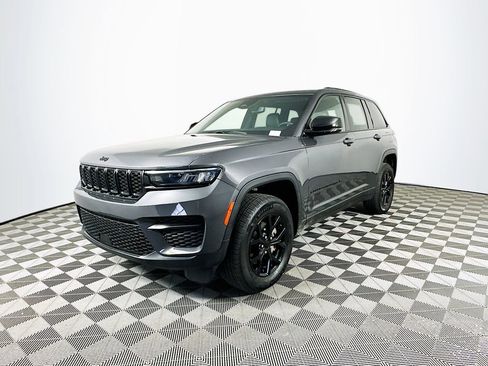 Certified 2024 Jeep Grand Cherokee Altitude image 6