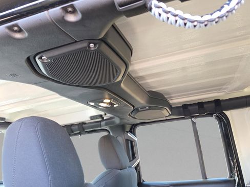 Used 2021 Jeep Wrangler Unlimited Sport image 30