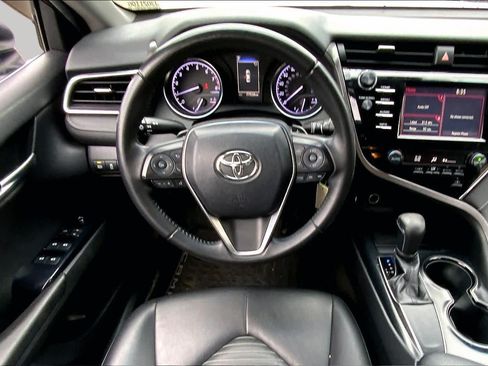 Used 2018 Toyota Camry SE FWD image 6